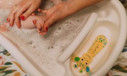 Conseils pour donner le bain à un bébé